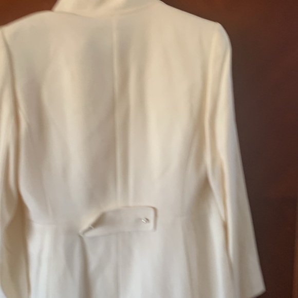 Women suit - Picture 5 of 10